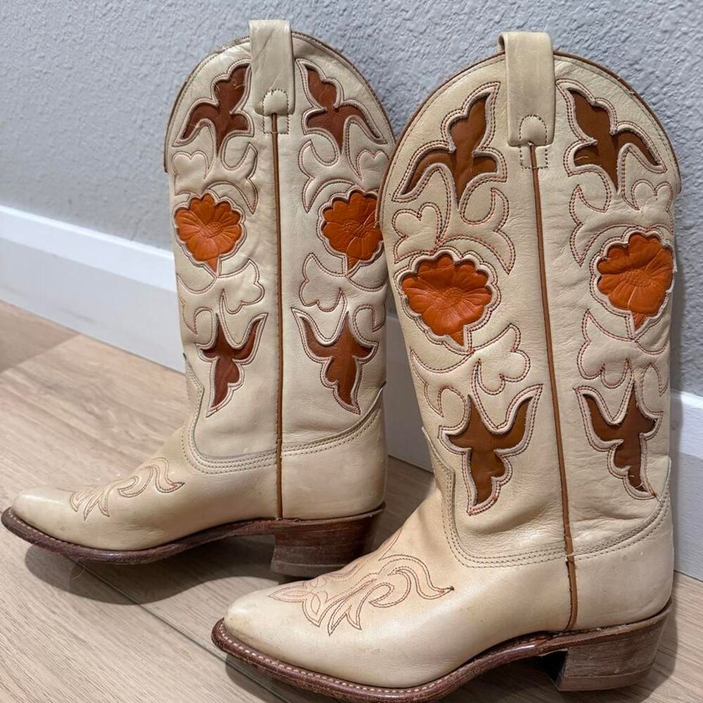 Unbranded Women's Cream and Tan Boots